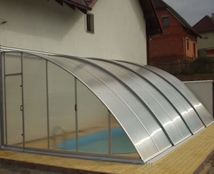 Cubierta de piscina Adosada a la pared